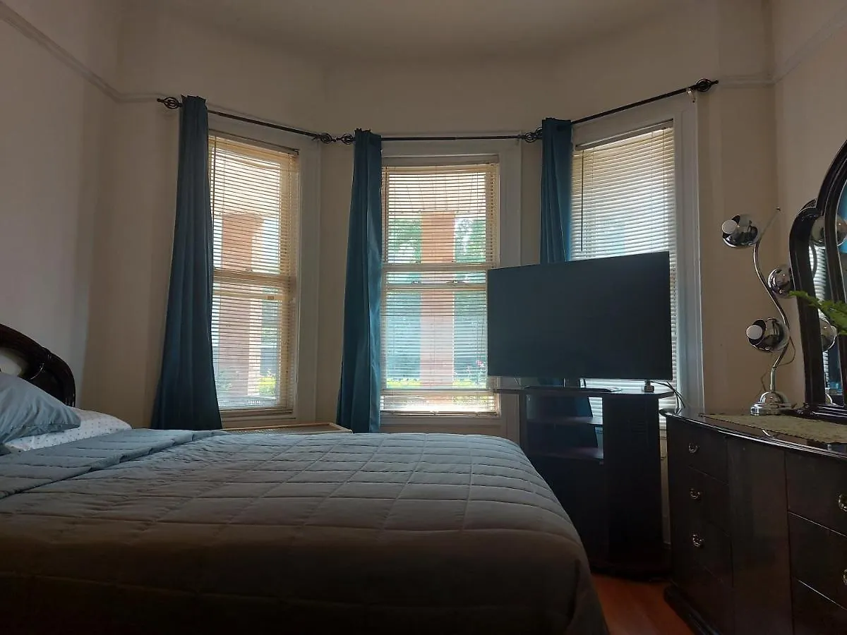 Crsytal Chateau Room Rental New York Homestay